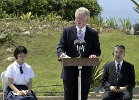 Clinton thanks Okinawa for security role